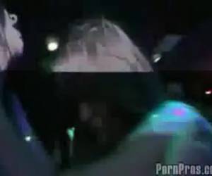 durante uma festa, estas senhoras perdêlo completamente e começar espontaneamente um cara estrangeiro de boquete. logo é muito queimado. garotas de festa definitivamente tesão!