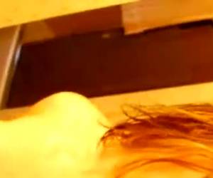 denna webbkamera tik är så skönt att ha en varningstext för hennes video konvertera. några killar få en massiv erektion genom att titta på denna video, varnas.