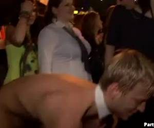 här strippklubb är mycket speciell, här för att knulla chippendales den kåta kvinnliga gäster och avsugning, tjejerna var strippor.