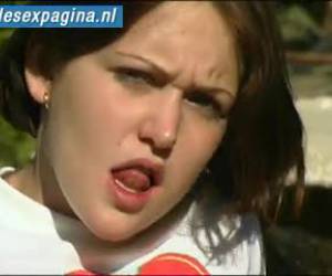 Это куриных любит solosex быстренько в то время как они пользуются, чтобы насладиться солнцем, она также является так же, как быстро, ее самостоятельной палец чертовски это кури