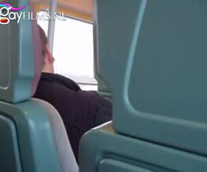 olarak bir cum ulaşmak için tren trenden içinde nijmegen için maastricht, pantolon ve o cums kadar mastürbasyon başlar onun sert horoz azgın adam. ve o onun boşalmak tren şırınga katında. solo olarak bir cum ulaşmak için tren