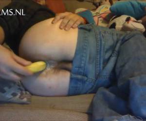 whiteh une banane et le sexe anal vont