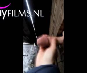 gloryholeee мастурбирует роговой гей человек может быть в любом месте под названием gloryholeee. Например, здесь, в отверстие между досками. и после хороший мастурбирует w
