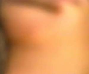 Retro amateur seksfilmpje op VHS. Een behaarde kut die door een dikke pik geneukt word. 