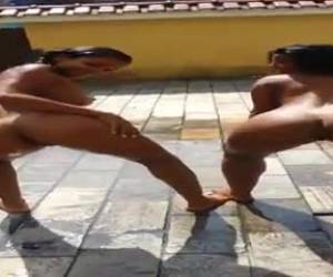 Essas vadias sabe mesmo como ficar se exibindo e mostrando com gosto a bunda perfeita. Essa vadia sabe mesmo como abrir o rabo enorme e gostoso, as
