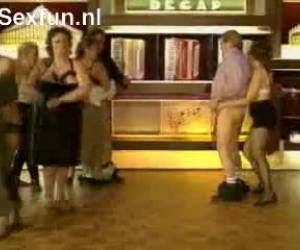 zumba tanssi alasti tanssia. harvat, jotka ovat jo varsin pitkälle ikä, on miellyttävä ilta, mutta ne ovat niin kiimainen tullut toistensa vaatteet mene nopeasti, out.zumba tanssia