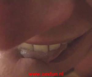 hon kommer att behandla whiteh det som om det vore en välsmakande lollipop.feast