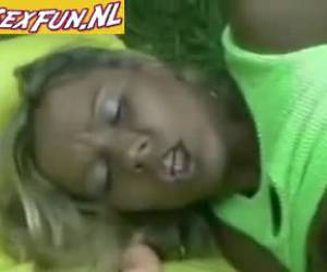 horny wanita ini mencintai beberapa kesenangan kotor dan menjorok ke taman belakang, bagus dildo kecil di nya wanita indah pantat ketat baik menempel dildo di pantat