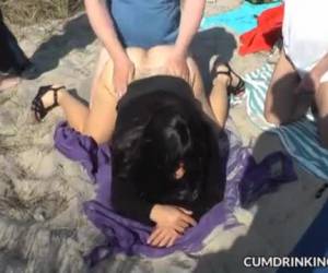 hari di pantai dimaksudkan untuk pasangan amatir ini hanya sedikit berbeda. dia memiliki kamera dan istrinya adalah seorang pelacur horny bercinta di oleh banyak diketahui men.as pelacur horny, dia bisa fuck oleh orang asing