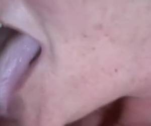 büyükanne yutar sperm nine, her damla meni yutma tarafından ağız devreye onun dick çekerek.