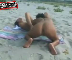 junge lesben angesehen und film, wenn sie lesben sex am strand haben. die geilen girls sind so fokussiert auf einander, die sie nicht haben, dass sie voyeure sind, die auf ihre steifen schwanz ziehen.