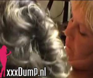 dessa två hemmafruar är real lesbisk amatörer. de ville ha en tid spela in video där de sitta till fingrarna. naturligtvis, vi skulle vilja veta var, och vi har dessa kåta lesbisk amatörer ingår. två real lesbisk amatörer