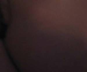 vibrador em ações de casal amador bunda um vibrador na bunda dela