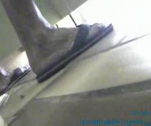 12215 tjej onanera hot i offentliga spycam kåt tjej medan hon fingerfucks i ett offentligt utrymme